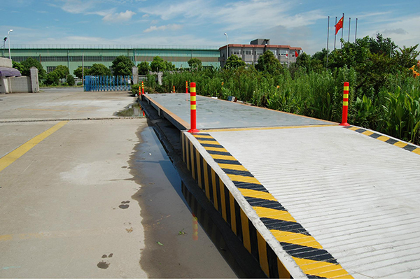 我們怎樣使用電子汽車衡才能避免誤差？魯南衡器專業(yè)生產(chǎn)廠家